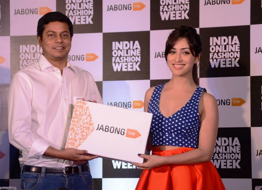 Praveen Sinha,Co- Founder and MD, Jabong.com(L) and Celebtrity Mentor for India Online Fashion Week, Yami Gautam (R)