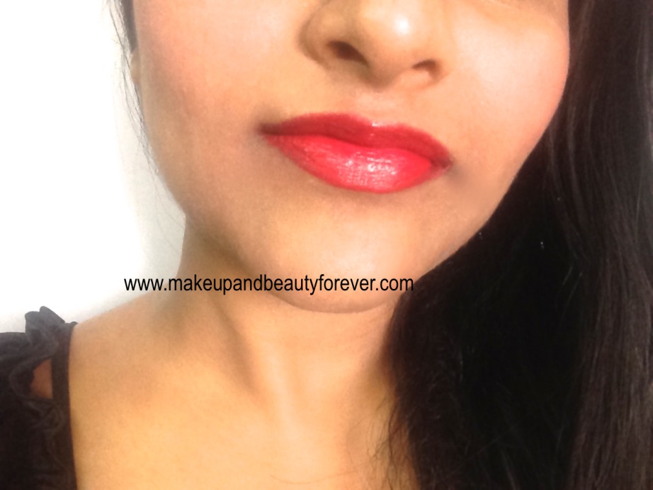 Maybelline Bold Matte Colorsensational Lipstick MAT 5 Bold Red 692 Review, Swatch, FOTD Lip swatch