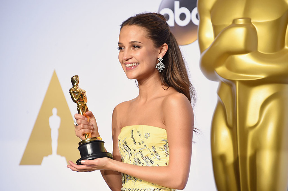 Alicia Vikander Best supporting actress dress Oscars 2016