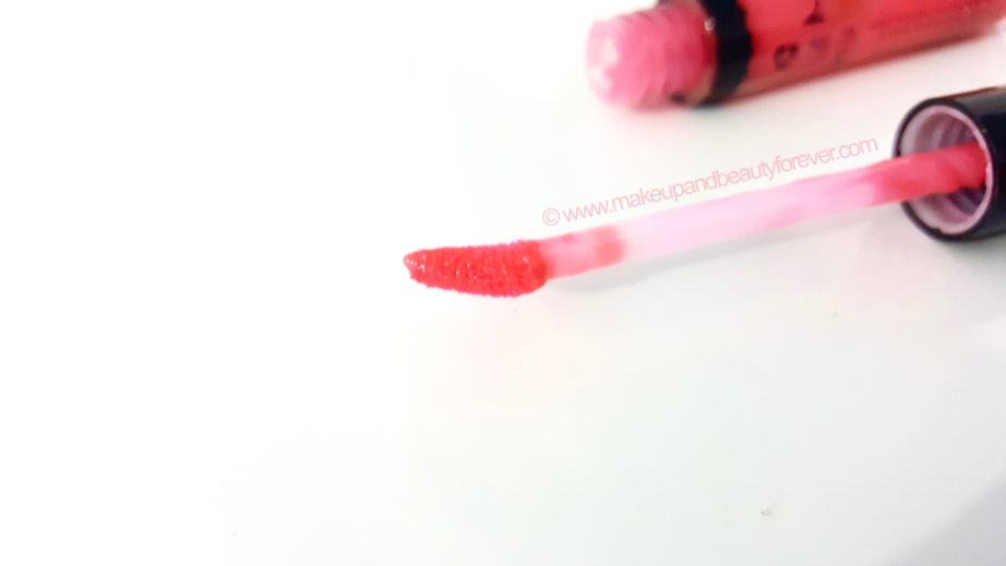 NYX Girls Round Lip Gloss Strawberry Review, Swatches applicator