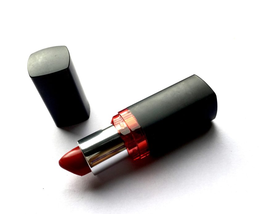 Maybelline ColorShow Big Apple Red Lipstick Dare To Be Red M 210 Review, Swatches