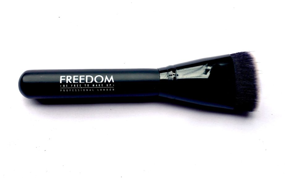 Freedom Pro Strobe Highlight and Contour Palette With Brush Review Swatches brush