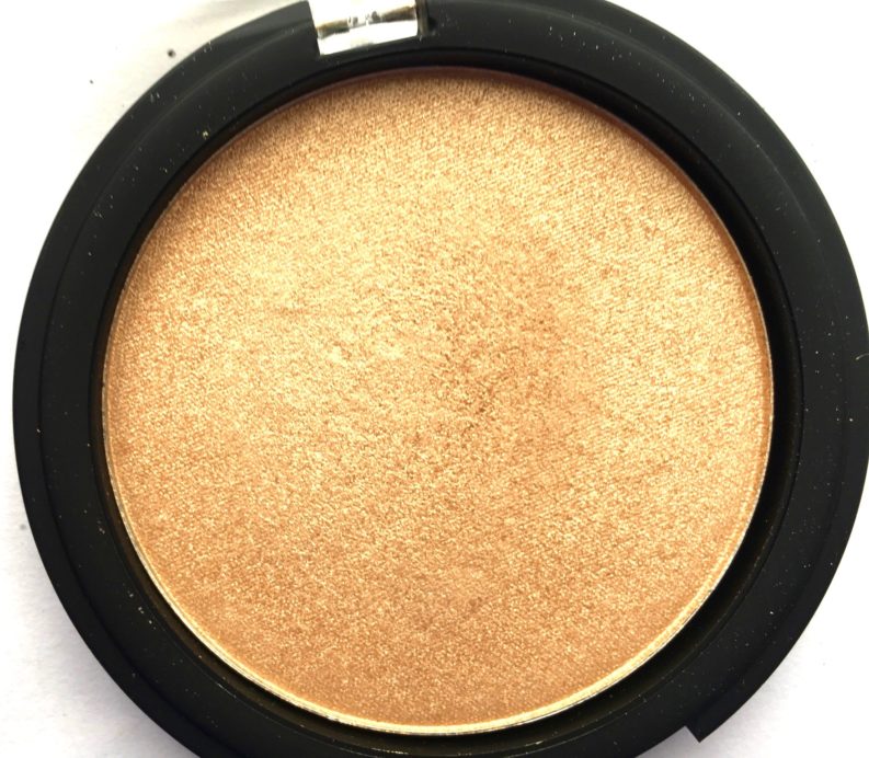 Faces Ultime Pro Illuminating Powder Highlighter Review Swatches focus