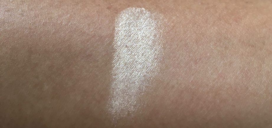 Faces Ultime Pro Illuminating Powder Highlighter Review Swatches unblended