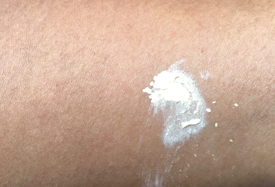 Kryolan Translucent Loose Powder Review Swatches unblended