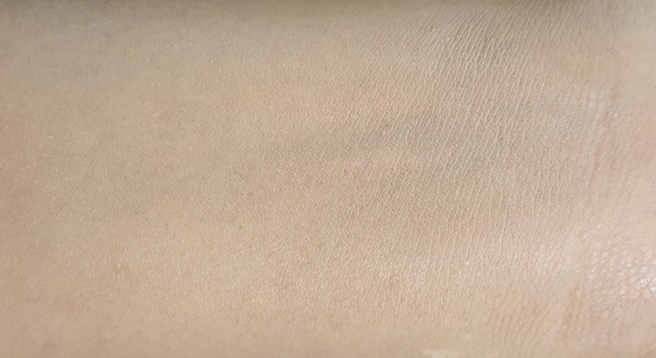 L'Oreal True Match Genius 4-In-1 Compact Foundation Review Swatches blend on skin