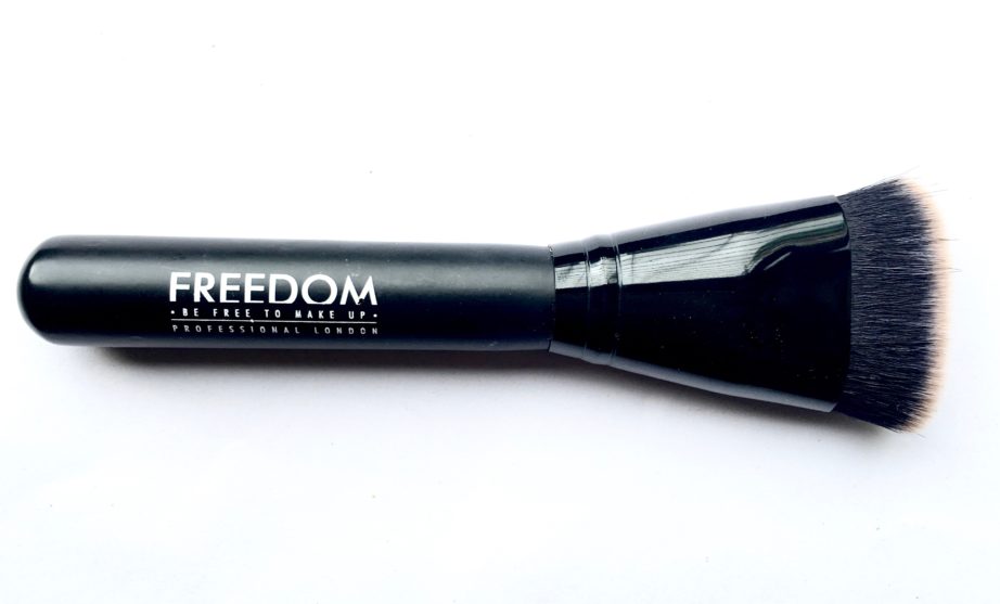 Freedom Pro Cream Strobe Palette with Brush Review Swatches brush