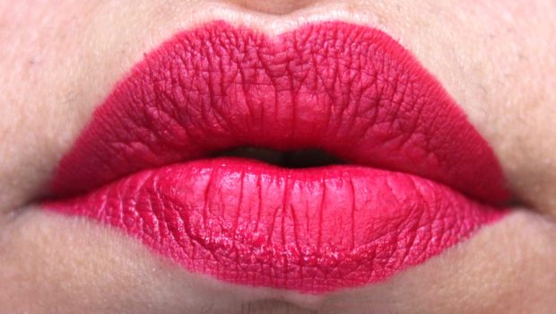 Jeffree Star Velour Liquid Lipstick Masochist Review Swatches on Lips