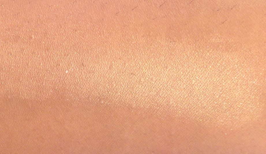 Colorbar Flawless Touch Contour & Highlight Kit Review, Swatches Highlight 2