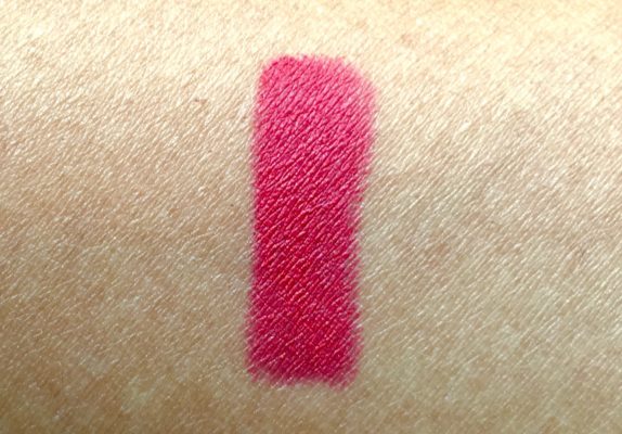 Nykaa Matteilicious Lip Crayon Hot As Red Review, Swatches Skin