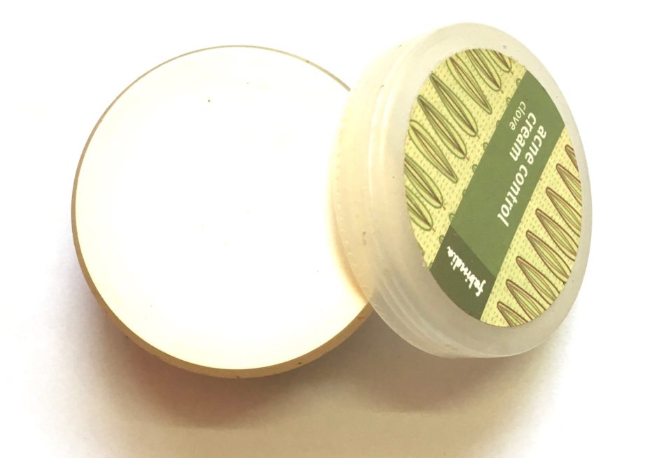 Fabindia Clove Acne Control Cream Review lid