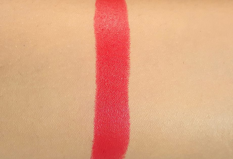 L'Oreal Paris Rouge Magique Lipstick Scarlet Déjà vu 911 Review, Swatches skin