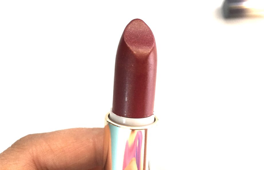 L’Oreal Color Riche Gold Obsession Lipstick Mocha Gold by Eva Review, Swatches closeup