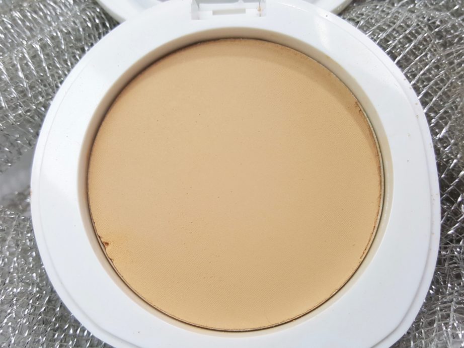 Lakme Perfect Radiance Intense Whitening Compact Review, Swatches closeup
