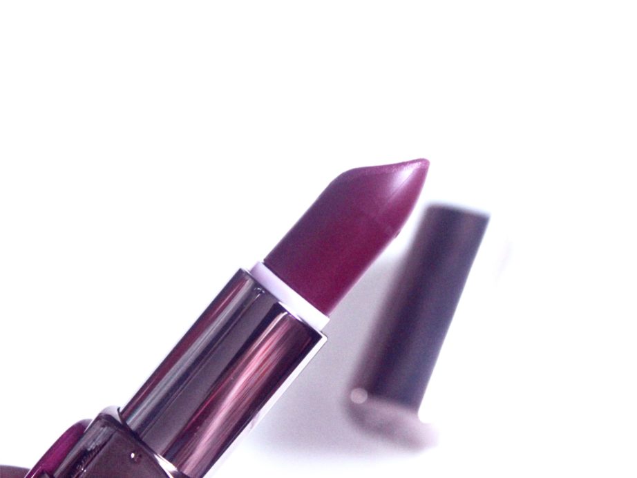L'Oreal Plum Mannequin 235 Color Riche Moist Matte Lipstick Review, Swatches blog MBF