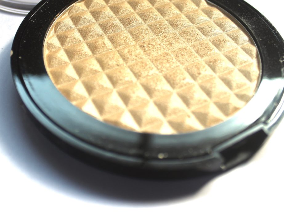Makeup Revolution Pro Illuminate Highlighter Review, Swatches Blog MBF