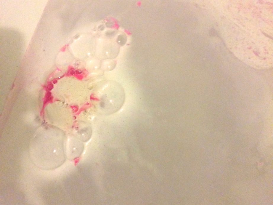 LUSH Snow Fairy Jelly Bath Bomb Review Demo 2