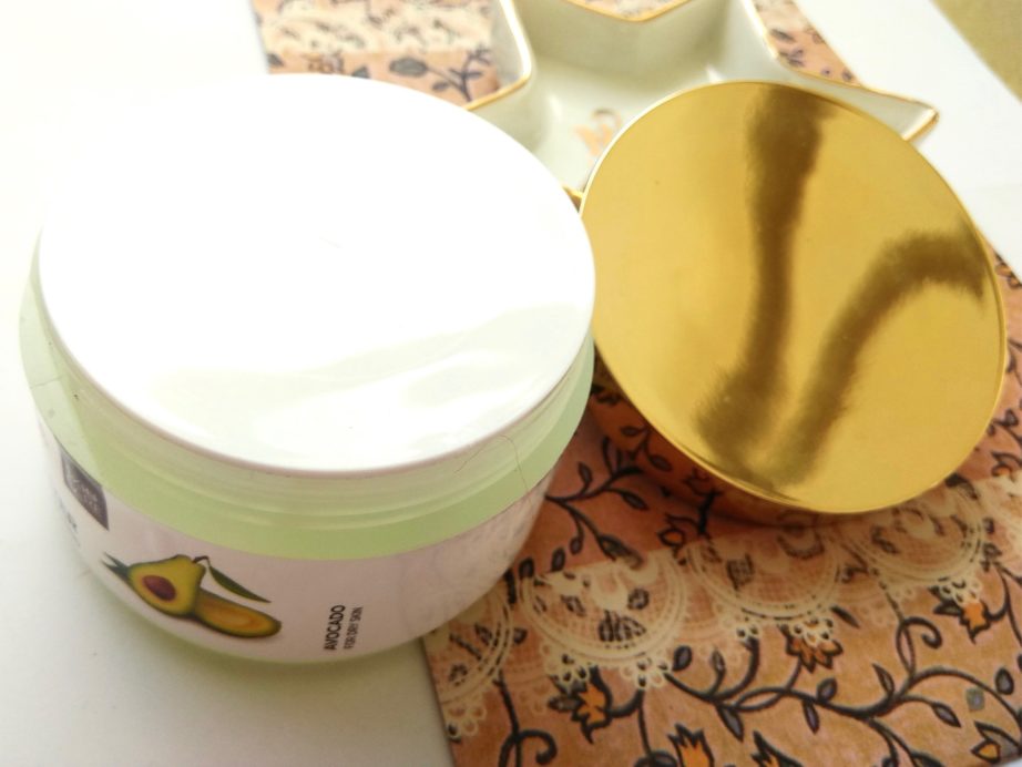 Fabindia Avocado Body Butter Review, Swatches lid