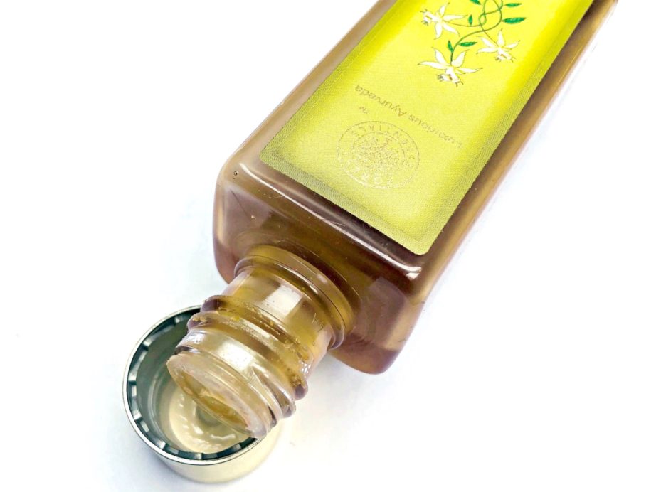 Forest Essentials Amla, Honey & Mulethi Hair Cleanser Review focus
