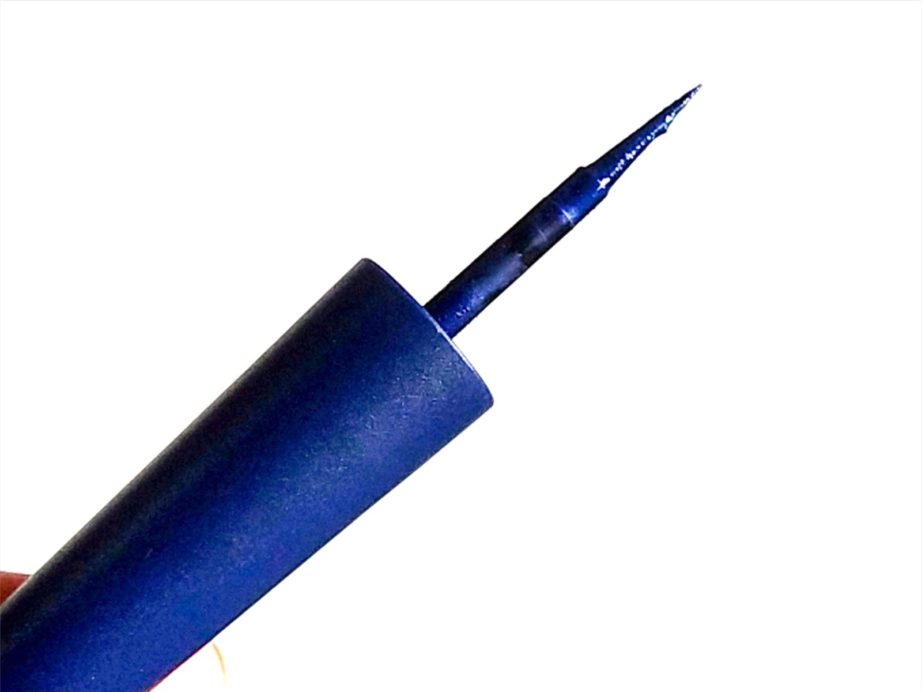 Faces Ultime Pro Matte Play Eyeliner Blue Sapphire Review, Swatches applicator