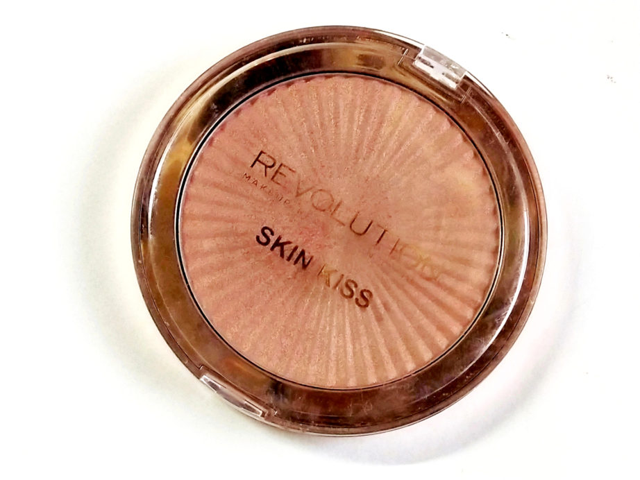 Makeup Revolution Skin Kiss Highlighter Peach Kiss Review, Swatches